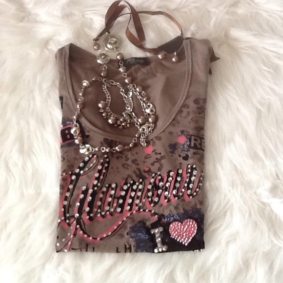 Clearance💙Blinged out graffiti T-shirt💙 - Picture 2 of 2